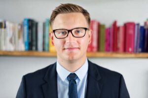 Choosing the Right Look for Your Corporate Headshots