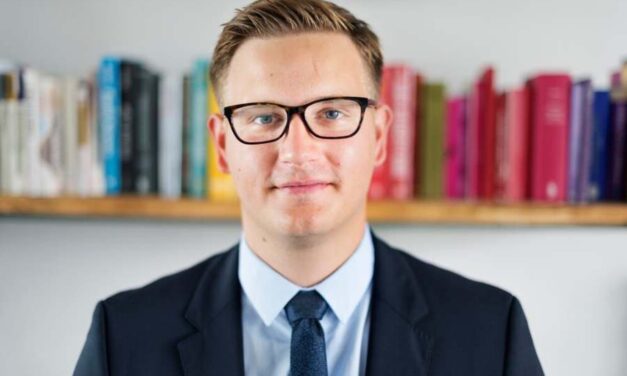 Choosing the Right Look for Your Corporate Headshots