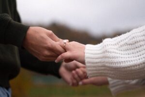Fall Engagement Photos, Locations and Outfits That Work